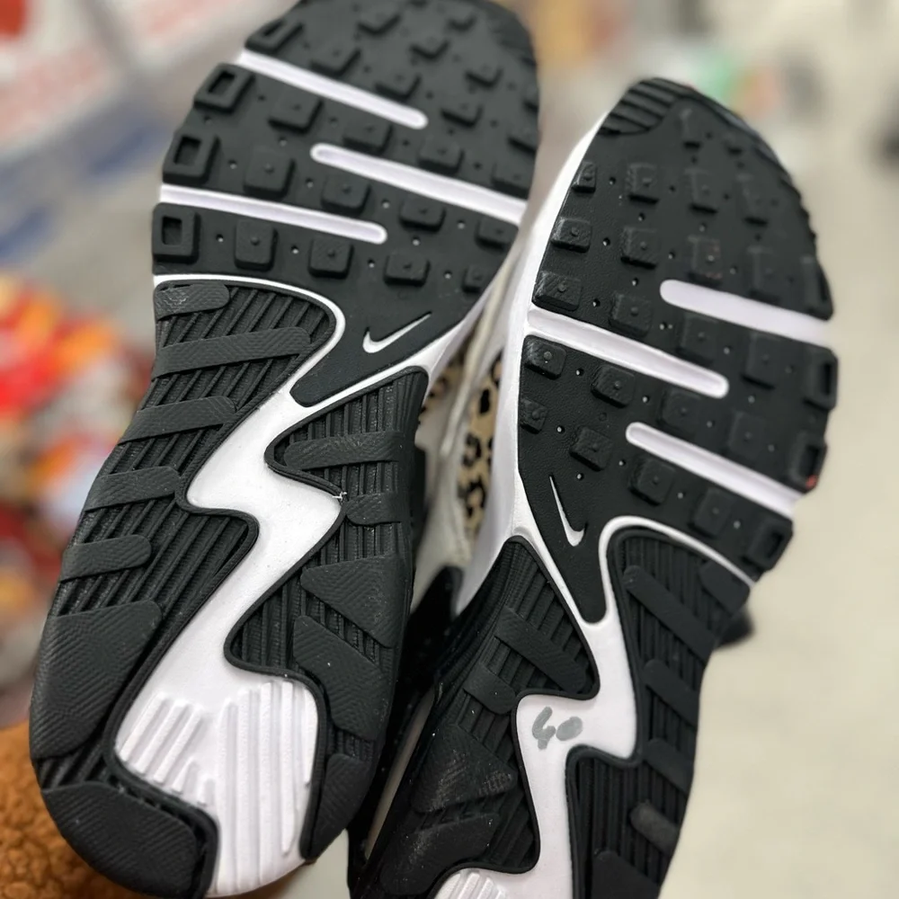 Nike Air Max SC Cheetah Print Sneakers |
Women's Size 7 - Picture 11 of 11